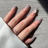 Manicura de Uñas Press-On Honey Moon Puesto en Mano